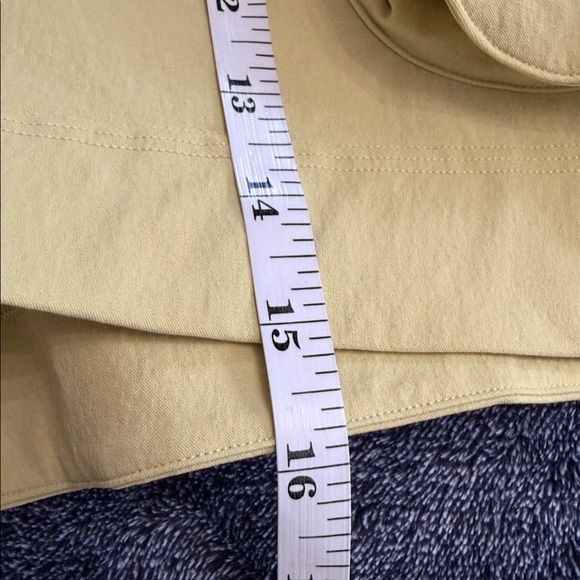 NWOT NEW Lululemon Relaxed-Fit Super-High-Rise Cargo Short 4" Finch Yellow - Picture 8 of 8